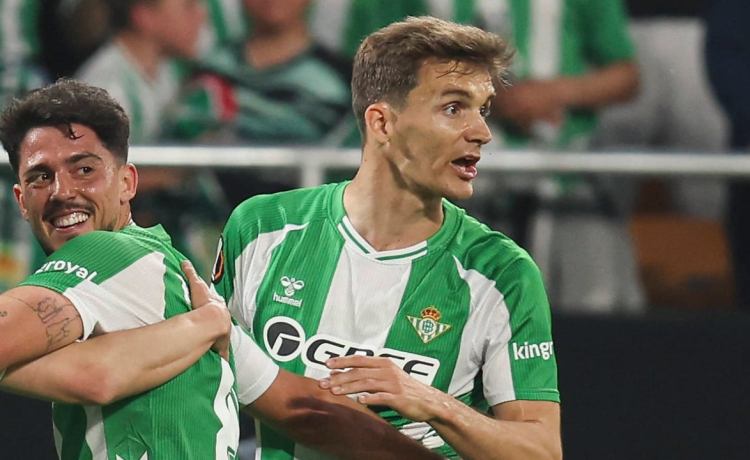 El enfado de Llorente con el árbitro tras caer ante el Braga: «Le felicito» El enfado de Llorente con el árbitro tras caer ante el Braga: «Le felicito»