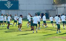 Charla, entre risas, de Abde y Deossa con Pellegrini antes de volver a abrir el telón del Betis de la Champions League Charla, entre risas, de Abde y Deossa con Pellegrini antes de volver a abrir el telón del Betis de la Champions League