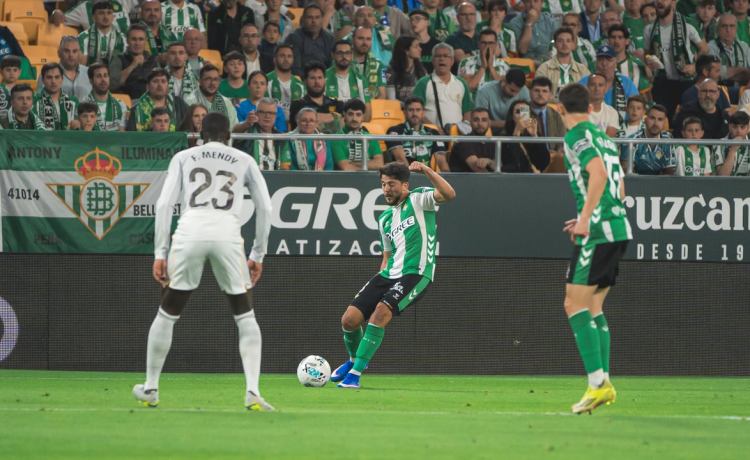 El análisis táctico del Betis – Madrid: Del 1-4-3-3 al 1-4-2-3-1 y vuelta a la anarquía por amor El análisis táctico del Betis – Madrid: Del 1-4-3-3 al 1-4-2-3-1 y vuelta a la anarquía por amor