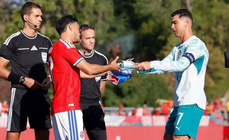 El jugador del Sevilla Gabriel Suazo defiende el trabajo de Córdova mientras Chile sigue esperando a Pellegrini El jugador del Sevilla Gabriel Suazo defiende el trabajo de Córdova mientras Chile sigue esperando a Pellegrini