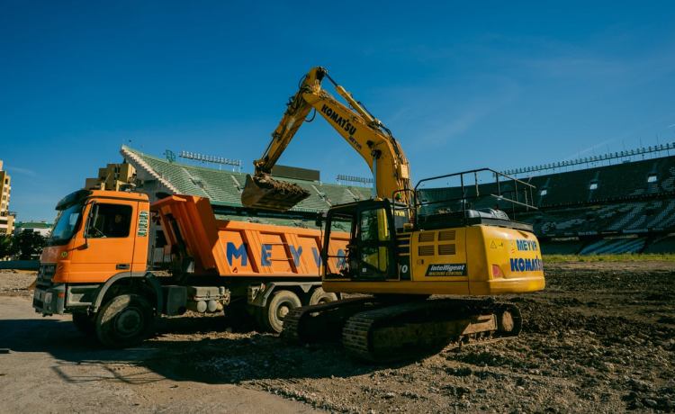 Arrancan las obras de construcción del nuevo Estadio Benito Villamarín Arrancan las obras de construcción del nuevo Estadio Benito Villamarín