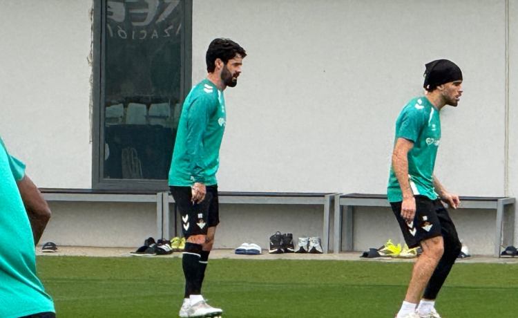 Isco y Lo Celso suman una nueva sesión con el Betis con una visita ‘retro’ Isco y Lo Celso suman una nueva sesión con el Betis con una visita ‘retro’
