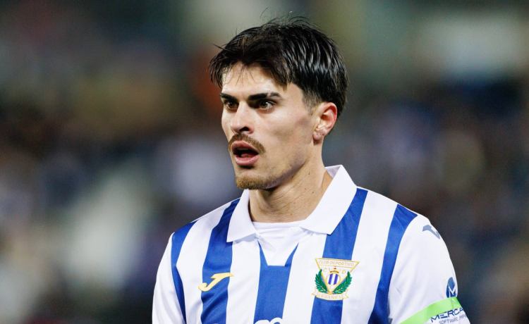 El Betis, pendiente de su pellizco por Juan Cruz El Betis, pendiente de su pellizco por Juan Cruz