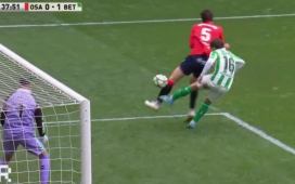 Los árbitros justifican «el penaltito» de Valentín Gómez a Herrando en el Osasuna – Betis: «El contacto es suficiente» Los árbitros justifican «el penaltito» de Valentín Gómez a Herrando en el Osasuna – Betis: «El contacto es suficiente»