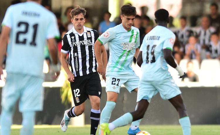 Cartagena 2-2 Betis Deportivo: Lo tuvo en la mano, perdonó contra diez y desciende con crueldad Cartagena 2-2 Betis Deportivo: Lo tuvo en la mano, perdonó contra diez y desciende con crueldad