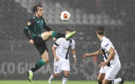 Joan Verdú: «Monchi se entera de que estamos en el aeropuerto para firmar por el Betis y nos dice que no puede ser» Joan Verdú: «Monchi se entera de que estamos en el aeropuerto para firmar por el Betis y nos dice que no puede ser»