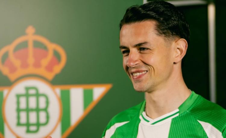 Álvaro Fidalgo explica el papel que jugaron Isco Alarcón y Sergio Canales en su fichaje por el Betis Álvaro Fidalgo explica el papel que jugaron Isco Alarcón y Sergio Canales en su fichaje por el Betis