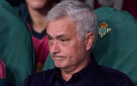 Mourinho aviva la polémica arbitral del Betis-Real Madrid con acusaciones y una insinuación al aire: «Es un poco extraño» Mourinho aviva la polémica arbitral del Betis-Real Madrid con acusaciones y una insinuación al aire: «Es un poco extraño»
