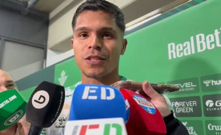 «Quiero hacer historia en el Betis»: el Cucho Hernández, eufórico tras vivir «una noche mágica» «Quiero hacer historia en el Betis»: el Cucho Hernández, eufórico tras vivir «una noche mágica»