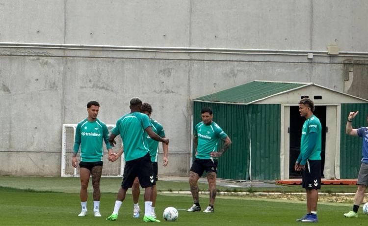 Una nueva sesión en el Betis por el sueño de la Champions League con Isco y sin novedades Una nueva sesión en el Betis por el sueño de la Champions League con Isco y sin novedades