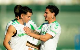 Nada frena la alegría del Betis: la lesión de Antony se queda en un susto Nada frena la alegría del Betis: la lesión de Antony se queda en un susto
