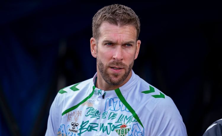 Adrián confirma no ya su adiós a Heliópolis, sino su retirada: «En el lugar al que pertenezco» Adrián confirma no ya su adiós a Heliópolis, sino su retirada: «En el lugar al que pertenezco»