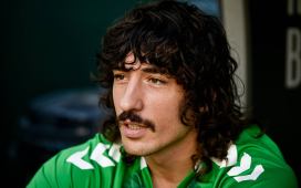 La Fiscalía abre una investigación contra un youtuber por ataques homófobos a Héctor Bellerín, lateral del Betis: «Hay un tío que se pinta las uñas» La Fiscalía abre una investigación contra un youtuber por ataques homófobos a Héctor Bellerín, lateral del Betis: «Hay un tío que se pinta las uñas»
