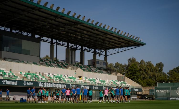 La convocatoria del Betis ante el Athletic: sólo tres bajas, dos por lesión y una por decisión técnica La convocatoria del Betis ante el Athletic: sólo tres bajas, dos por lesión y una por decisión técnica