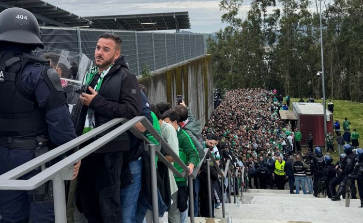 Enérgico comunicado del Real Betis para protestar ante la UEFA por el trato recibido en Braga: «Lamentable y peligroso» Enérgico comunicado del Real Betis para protestar ante la UEFA por el trato recibido en Braga: «Lamentable y peligroso»