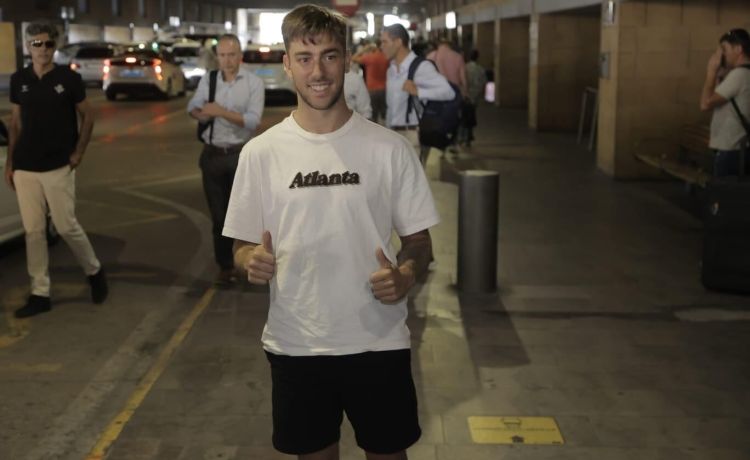 Iker Losada llega a Sevilla para firmar con el Betis Iker Losada llega a Sevilla para firmar con el Betis