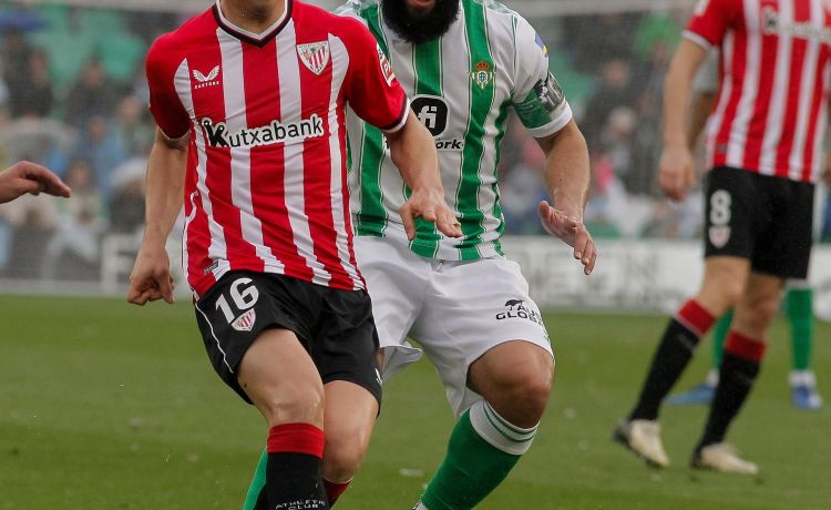 Fekir se parte la cara por el Betis Fekir se parte la cara por el Betis