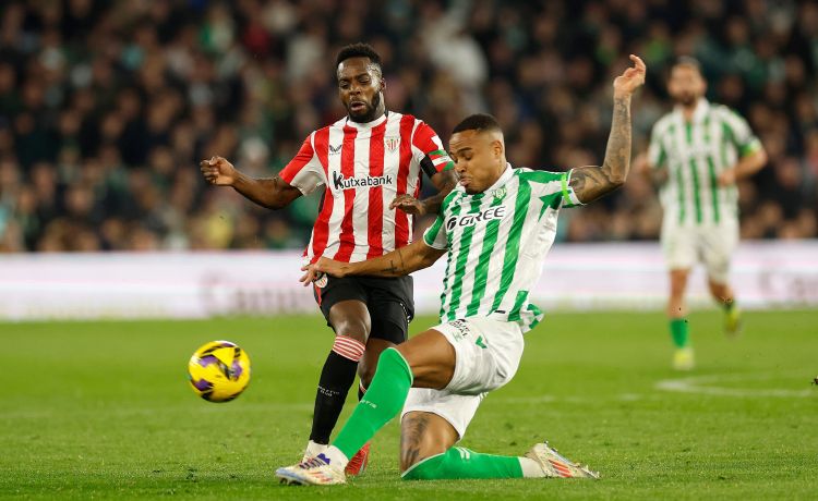 El Betis tendrá que cerrar parte de una grada de La Cartuja por gritos racistas El Betis tendrá que cerrar parte de una grada de La Cartuja por gritos racistas