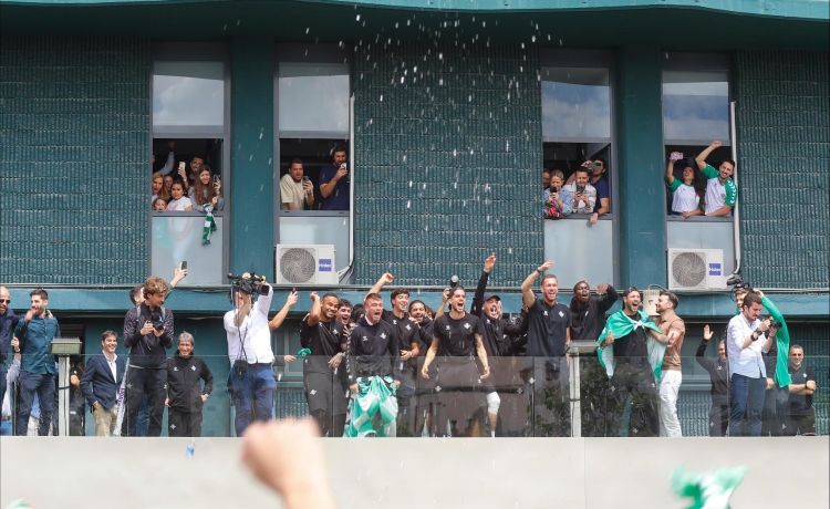 Locura en el recibimiento al Betis Locura en el recibimiento al Betis
