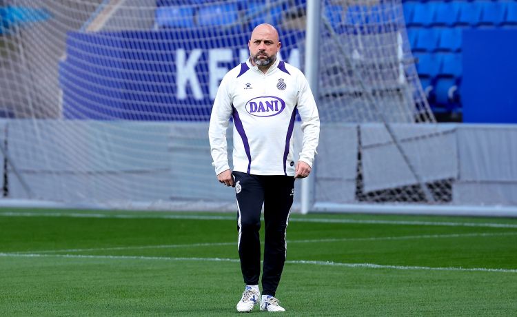Manolo tira de las orejas al Espanyol: “Hay que invertir en futbolistas” Manolo tira de las orejas al Espanyol: “Hay que invertir en futbolistas”
