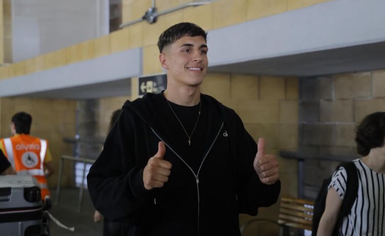 Facundo Bernal llega a Sevilla para firmar por el Betis Facundo Bernal llega a Sevilla para firmar por el Betis