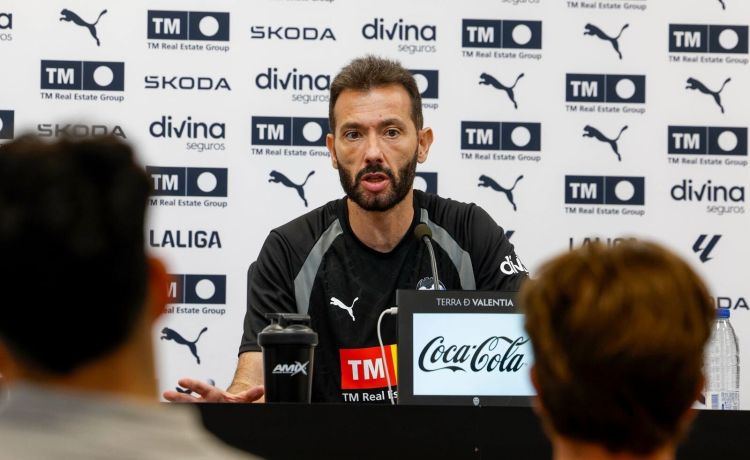 La crítica de Corberán a LaLiga: “Jugamos en desventaja competitiva” La crítica de Corberán a LaLiga: “Jugamos en desventaja competitiva”