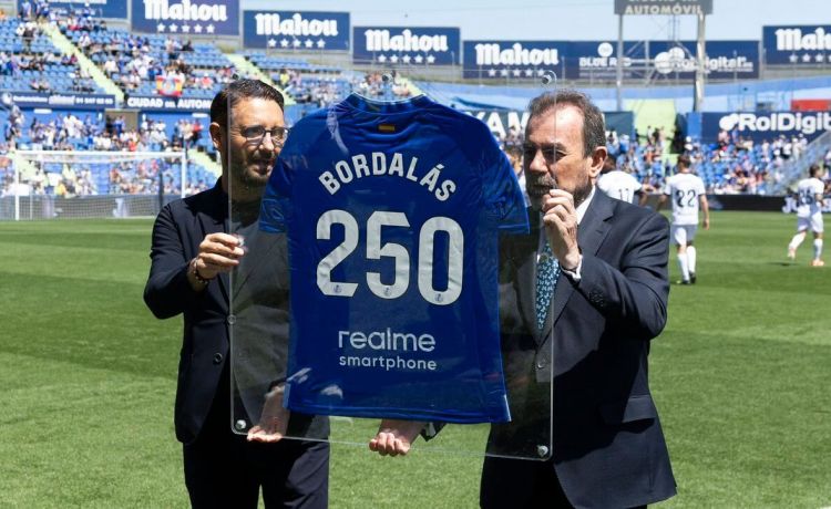 El Getafe pide para Reyes un delantero y un central El Getafe pide para Reyes un delantero y un central