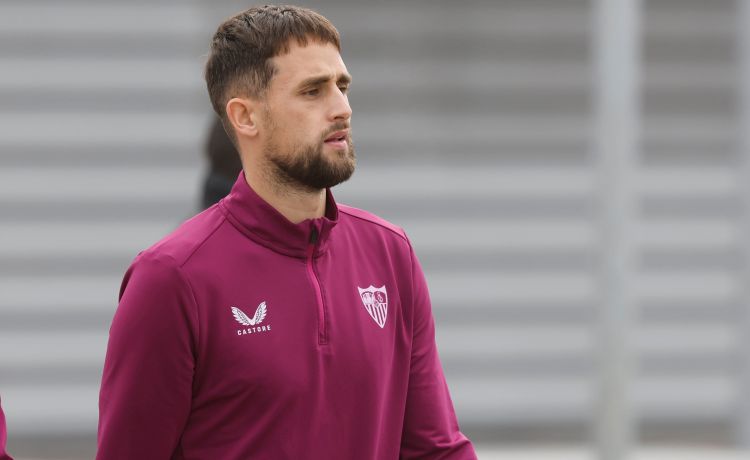 El Sevilla confirma que Vargas y Januzaj se perderán el derbi El Sevilla confirma que Vargas y Januzaj se perderán el derbi