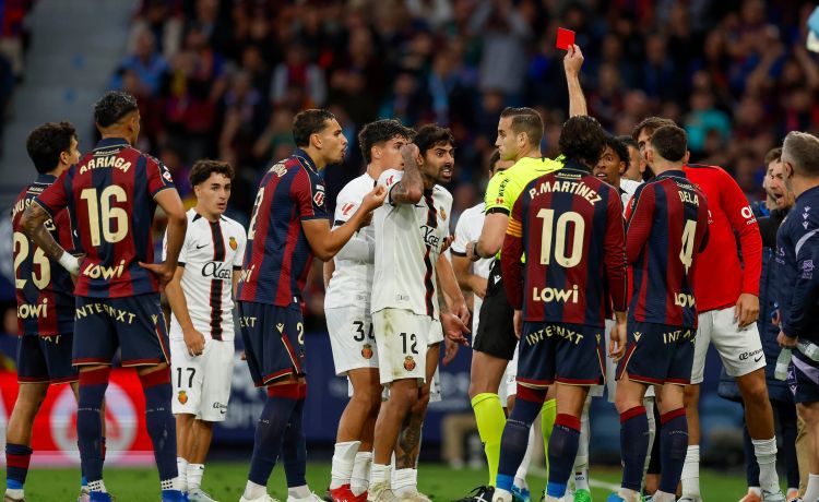 El Levante recurre la expulsión de Brugué El Levante recurre la expulsión de Brugué