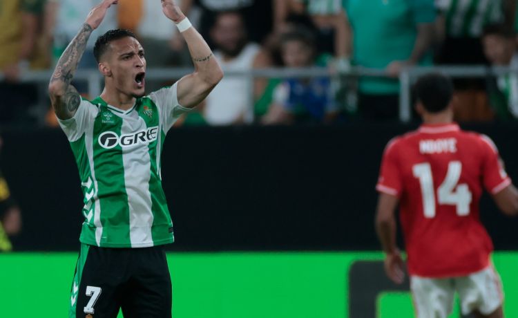 Antony sobresale al ralentí Antony sobresale al ralentí