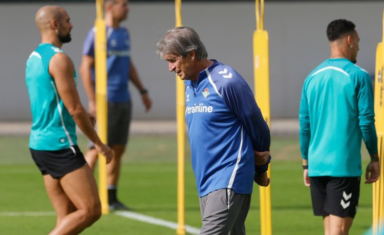 Pellegrini: “Sería un error pensar en el derbi, hay muchas cosas antes” Pellegrini: “Sería un error pensar en el derbi, hay muchas cosas antes”