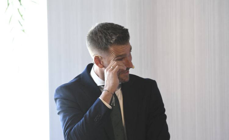 Adrián: “Once años de Erasmus son suficientes” Adrián: “Once años de Erasmus son suficientes”