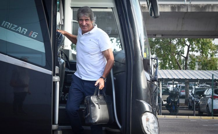 La tormenta eléctrica martiriza al Betis, que aterrizó en Málaga La tormenta eléctrica martiriza al Betis, que aterrizó en Málaga