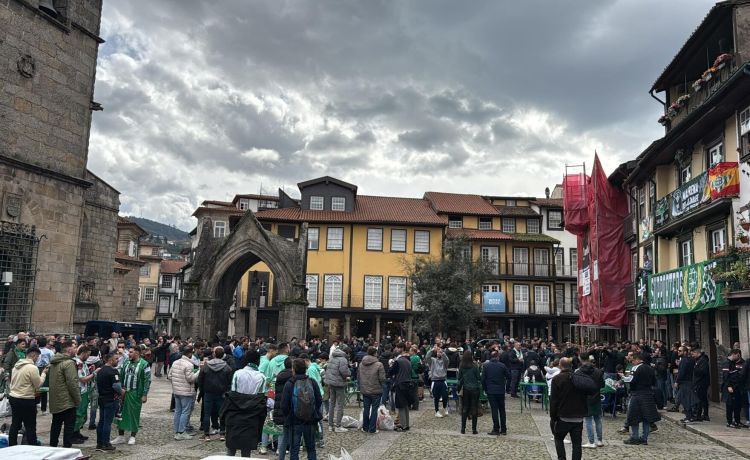 El beticismo toma Guimaraes El beticismo toma Guimaraes