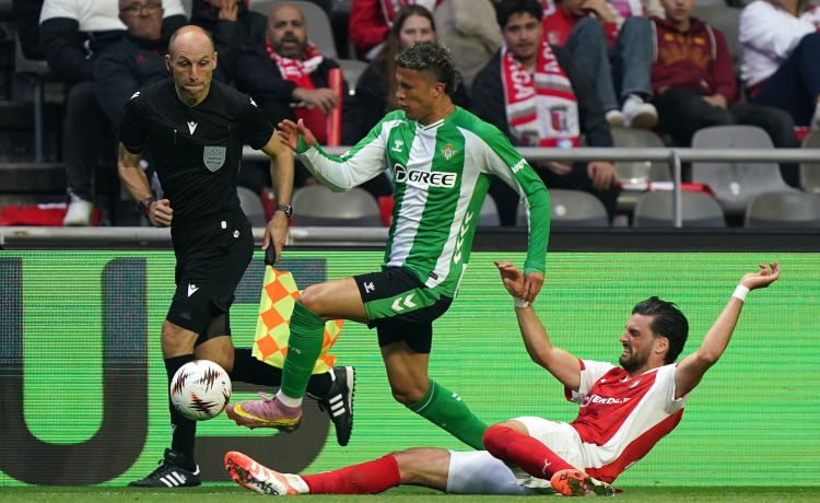 Dos centros del campo en un partido Dos centros del campo en un partido