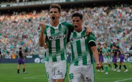 El Betis golea desde sus centrales El Betis golea desde sus centrales