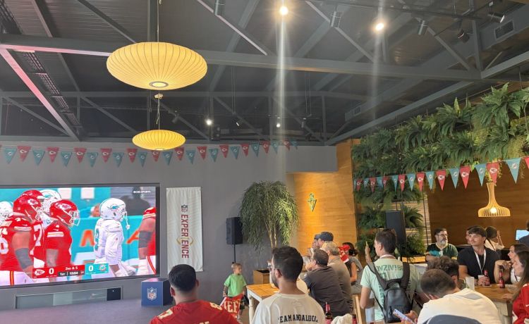 La NFL llena de color la Ciudad Deportiva del Betis La NFL llena de color la Ciudad Deportiva del Betis