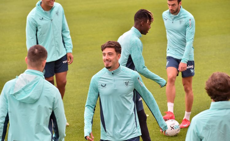 Nico Serrano, a la expectativa, con el Sporting atento Nico Serrano, a la expectativa, con el Sporting atento