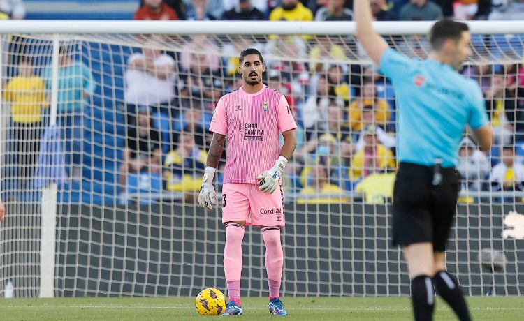 Álvaro Valles ya es historia en Las Palmas Álvaro Valles ya es historia en Las Palmas
