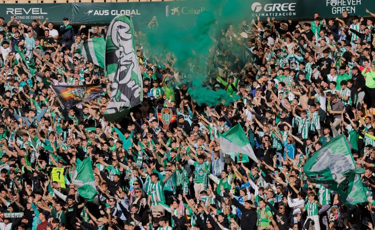 Betis: Un llamamiento y una queja Betis: Un llamamiento y una queja
