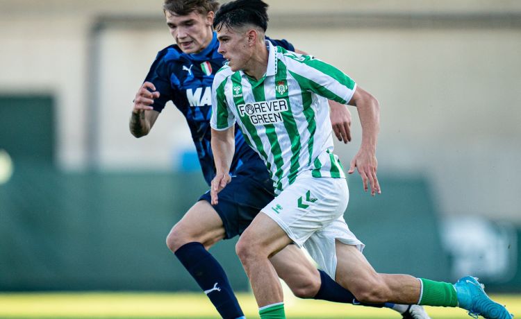 Paco Esteban encarrila el pase del Betis Paco Esteban encarrila el pase del Betis