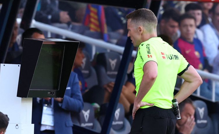 El VAR bate récord: los equipos más beneficiados y perjudicados El VAR bate récord: los equipos más beneficiados y perjudicados