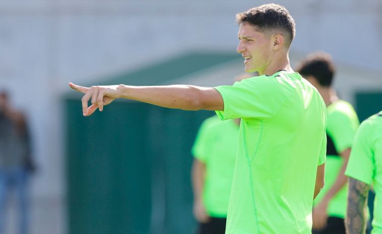 Altimira levanta la mano Altimira levanta la mano