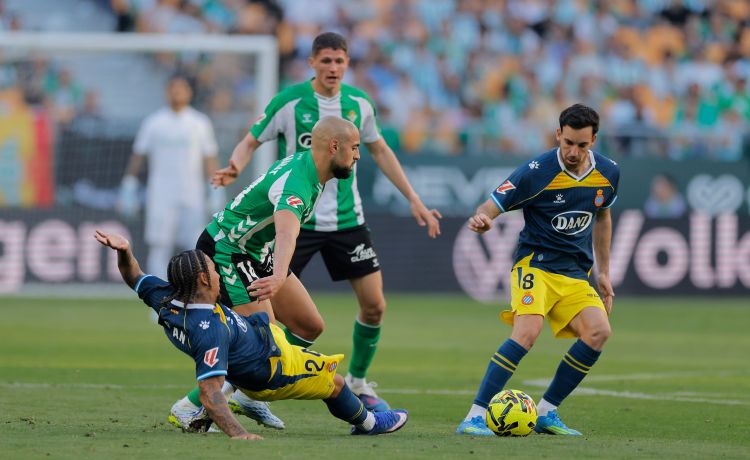El Betis choca contra Dmitrovic El Betis choca contra Dmitrovic