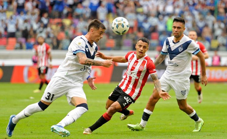 El Betis elige a Valentín Gómez como cuarto central El Betis elige a Valentín Gómez como cuarto central