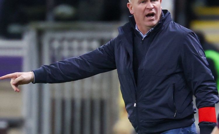 El Gante echa a su entrenador a 3 semanas de jugar contra el Betis El Gante echa a su entrenador a 3 semanas de jugar contra el Betis