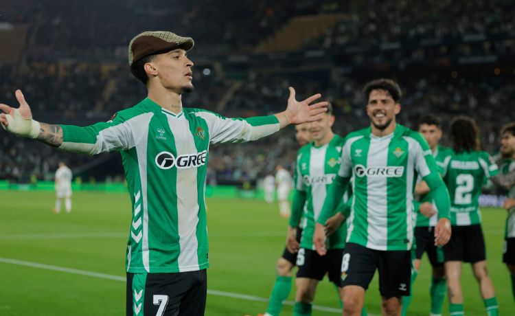 Pellegrini tumba a Benítez y el Betis hace historia Pellegrini tumba a Benítez y el Betis hace historia