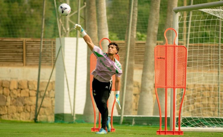 El sevillista Fran González deja la Sub 21 y lo suple el bético Manu González El sevillista Fran González deja la Sub 21 y lo suple el bético Manu González