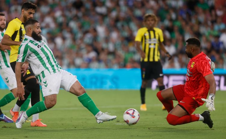 Fekir se eleva, el Betis duda Fekir se eleva, el Betis duda