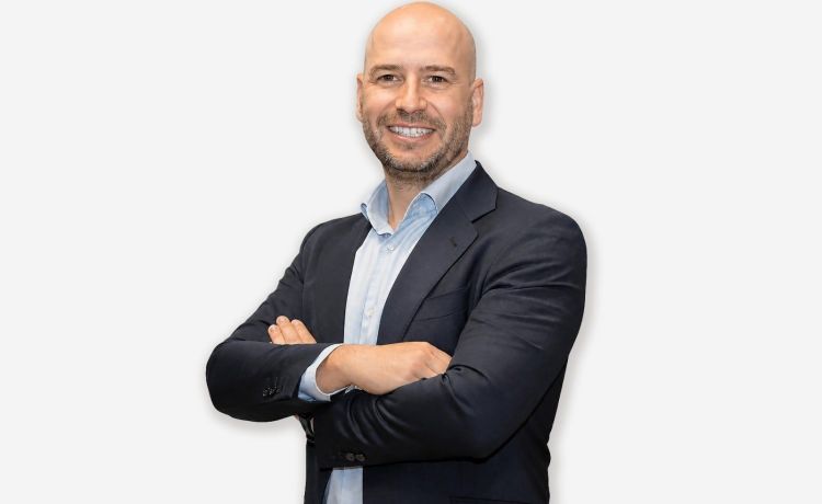 Adolfo Muñoz, ex médico del Sevilla, firma por el Betis Adolfo Muñoz, ex médico del Sevilla, firma por el Betis